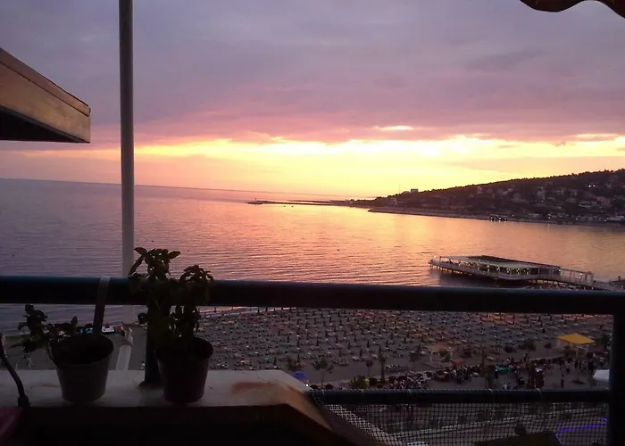 Nada Seaview 公寓 Shëngjin